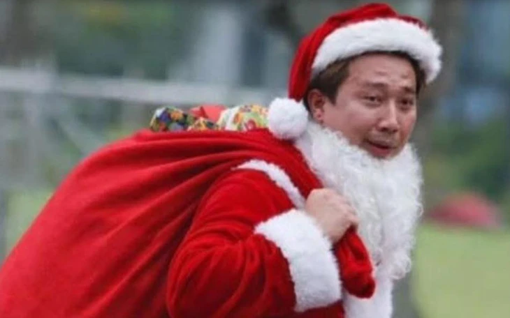 Đồng Nai lung linh đón Giáng sinh, cây thông nón lá nườm nượp khách - Ảnh 2.