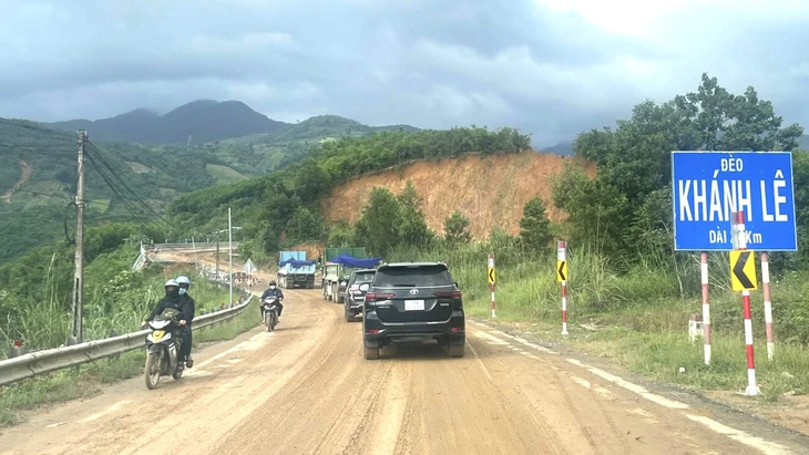 Thông xe đèo Khánh Lê, vẫn đóng đường ban đêm để đảm bảo an toàn - Ảnh 1. đèo Khánh Lê - Ảnh 1.