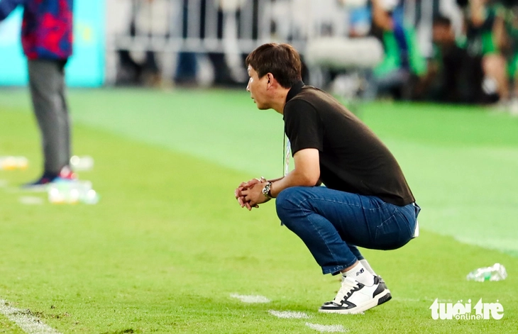 HLV Kim Sang Sik từng muốn độn thổ ở SEA Games 33 - Ảnh 2.