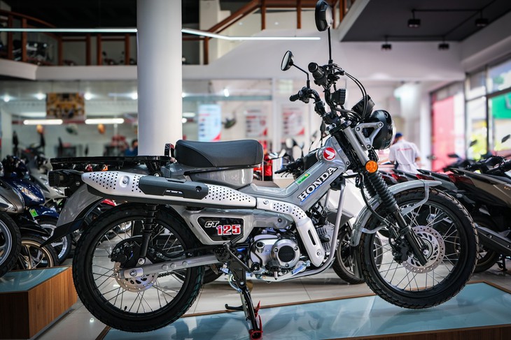 Loạt xe máy phổ thông đổ bộ Việt Nam năm 2025: Có 'ông lớn' tung cả xăng - điện ở nhiều phân khúc - Ảnh 3.