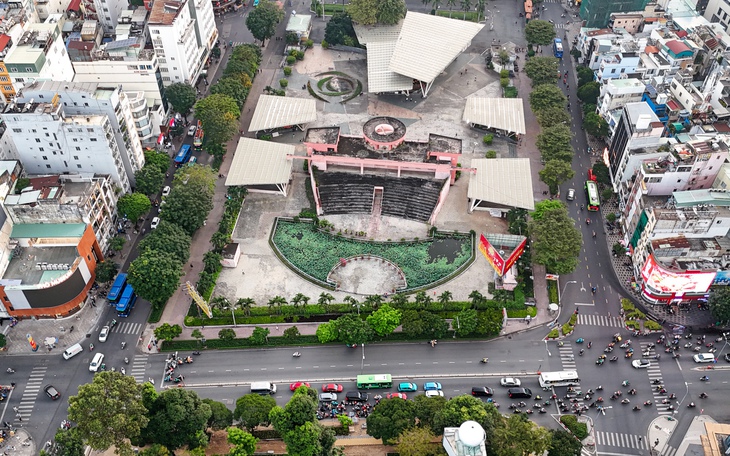 Sân khấu Sen Hồng bỏ hoang giữa trung tâm TP.HCM sắp được trưng dụng làm bãi xe metro - Ảnh 2.