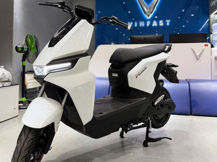 Loạt xe máy phổ thông đổ bộ Việt Nam năm 2025: Có 'ông lớn' tung cả xăng - điện ở nhiều phân khúc - Ảnh 16.