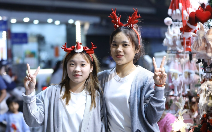 Khách du lịch chi hơn 134.000 tỉ đồng ở Hà Nội năm 2025 - Ảnh 4.