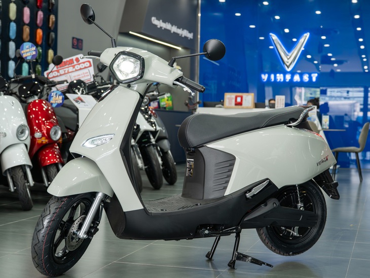 Loạt xe máy phổ thông đổ bộ Việt Nam năm 2025: Có 'ông lớn' tung cả xăng - điện ở nhiều phân khúc - Ảnh 17.