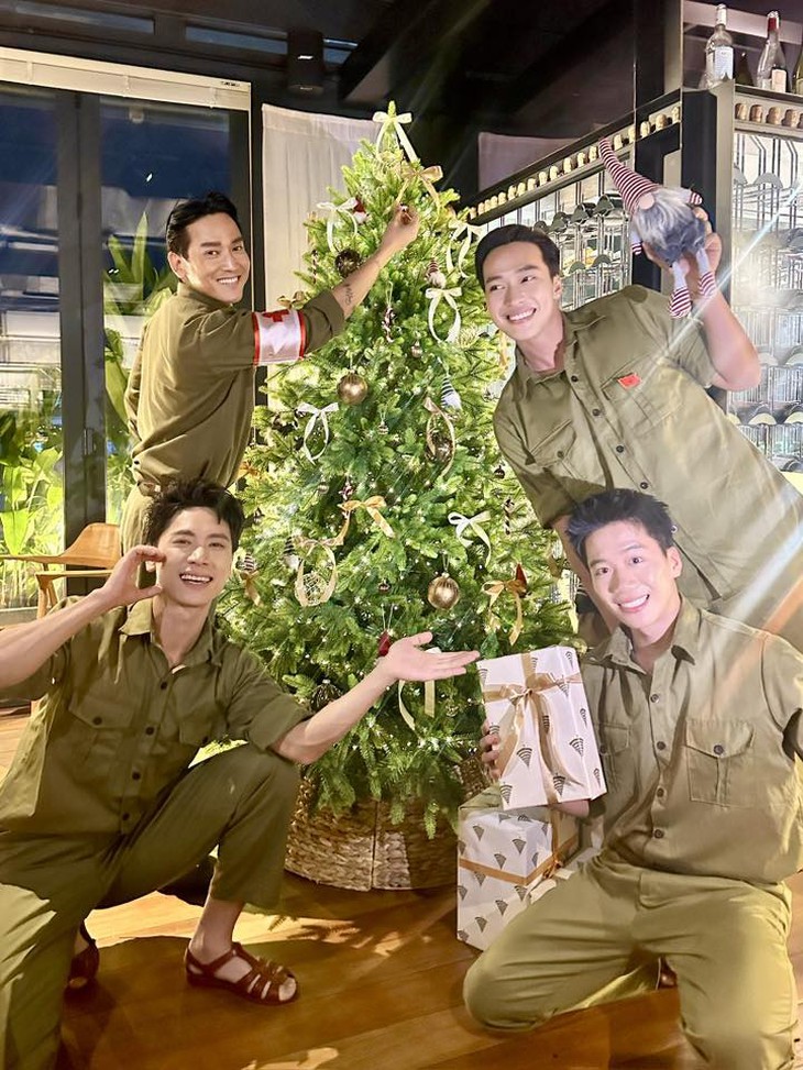 Sao Việt rộn ràng đón Giáng sinh 2025 - Ảnh 12.