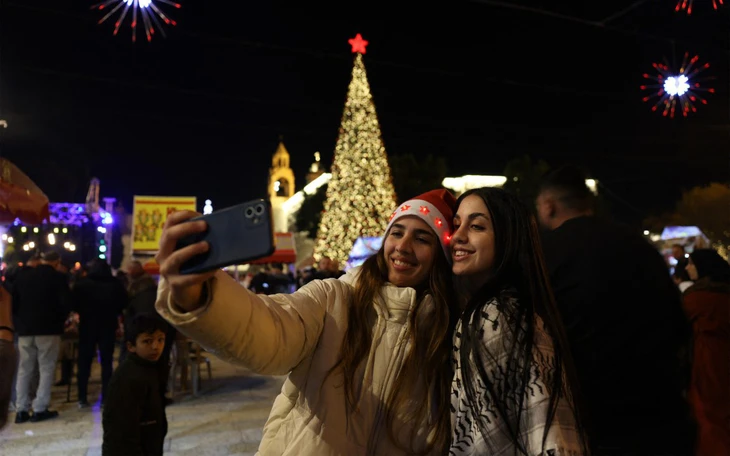 Gaza thiếu thực phẩm, nhưng iPhone 17 Pro lại 'đắt hàng' - Ảnh 2.