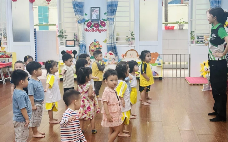 Tốn phí dịch vụ khi đóng học phí: nhà trường nói gì?   - Ảnh 2.