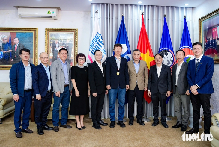 HLV Kim Sang Sik - Ảnh 2.