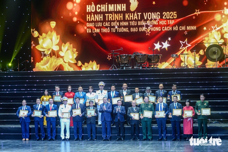 Tổng Bí thư Tô Lâm: Đại hội Đảng lần thứ XIV đứng trước thời điểm lịch sử tạo ra kỳ tích mới - Ảnh 3.