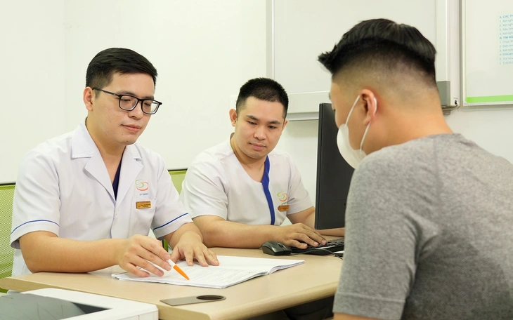 Đau bìu lúc nửa đêm, bé trai suýt mất tinh hoàn vì cố nhịn đau đến sáng - Ảnh 3.