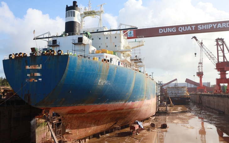 Tàu tiếp tế quan trọng với quần đảo Scilly được đóng tại TP.HCM - Ảnh 2.