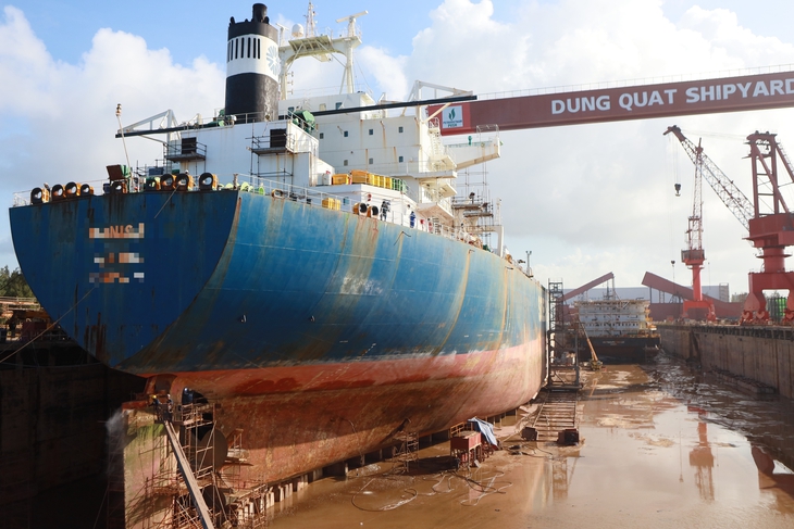 Nhà máy đóng tàu Dung Quất: Từ đổ nát đến doanh thu nghìn tỉ, có đối tác nước ngoài 'dòm ngó' - Ảnh 3.