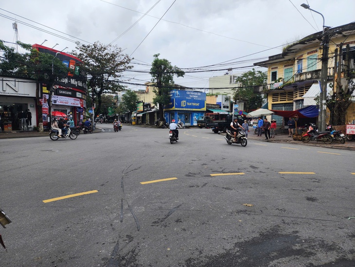 Mở rộng ngã 5 cũ, nút giao ùn tắc liên tục giữa lòng đô thị Quảng Ngãi - Ảnh 7.