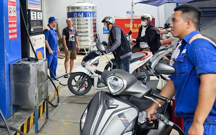 Giá xăng lao dốc liên tục trong hai tháng về dưới mức 19.000 đồng/lít - Ảnh 3.