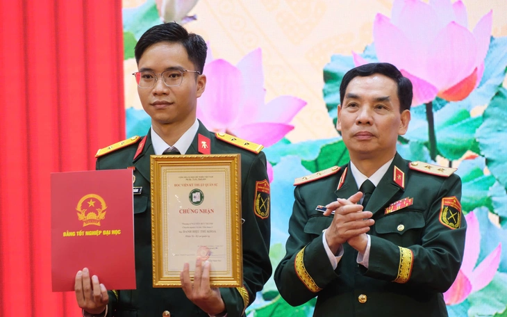 Cô gái Tây Ninh vượt gần 2.000km ra Hà Nội học, ra trường với hàm trung úy - Ảnh 3.