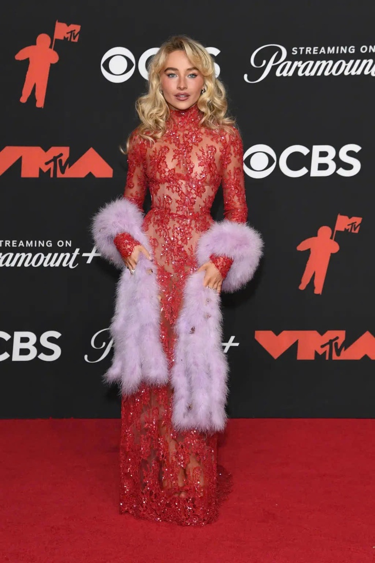 Taylor Swift, Sydney Sweeney và 10 ngôi sao diện đồ thảm đỏ đẹp nhất 2025 - Ảnh 8.