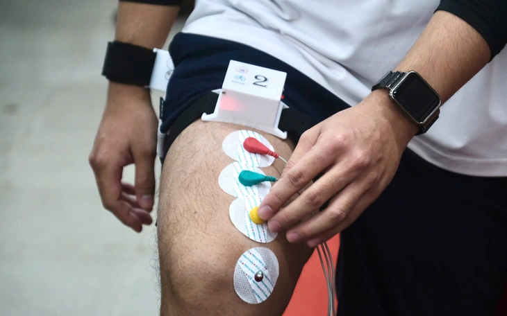 Sinh viên chế tạo rồng phượng bay đêm giao thừa - Ảnh 4.