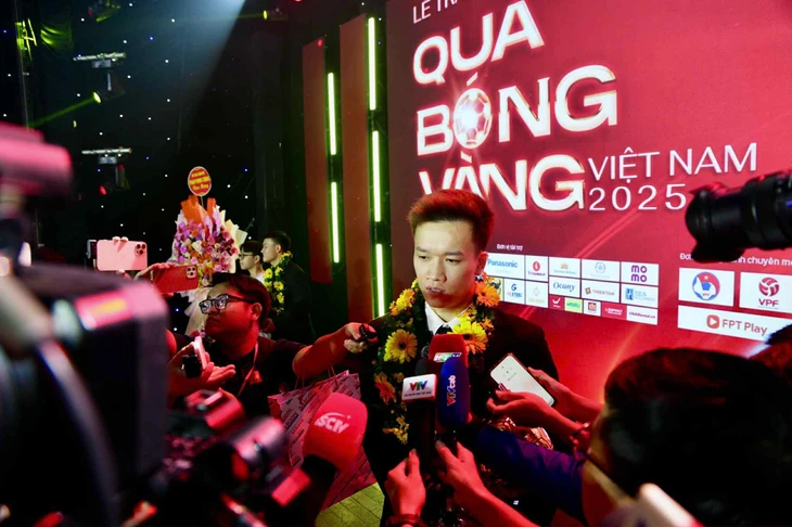 Hoàng Đức, Bích Thùy đoạt Quả bóng vàng Việt Nam 2025 - Ảnh 2.