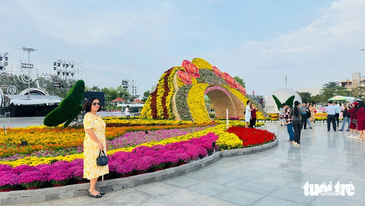 Phố hoa Sa Đéc vào mùa rực rỡ nhất năm - Ảnh 2.