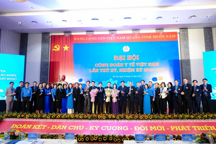 Công đoàn Y tế nêu đột phá về thương lượng tiền lương cho bác sĩ, nhân viên y tế - Ảnh 3.