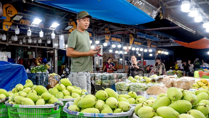 Chợ Bình Điền tăng nguồn hàng, siết an toàn thực phẩm dịp Tết 2026 - Ảnh 2.