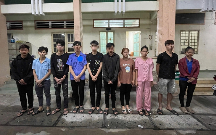 Khởi tố 9 thanh thiếu niên dùng dao phóng, ná bắn bi sắt hỗn chiến - Ảnh 2.