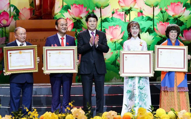 Ông Lê chế tạo máy cho nông dân được phong Anh hùng lao động - Ảnh 2.