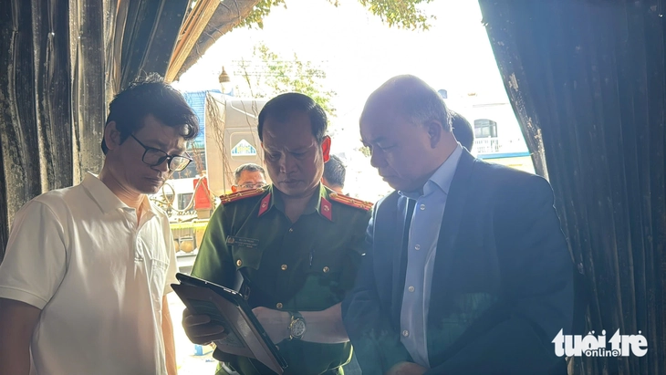 Cháy nhà 4 người chết ở Đắk Lắk: Bé 1 tháng tuổi sống sót nhờ người cha quấn khăn ướt ôm chặt - Ảnh 6.