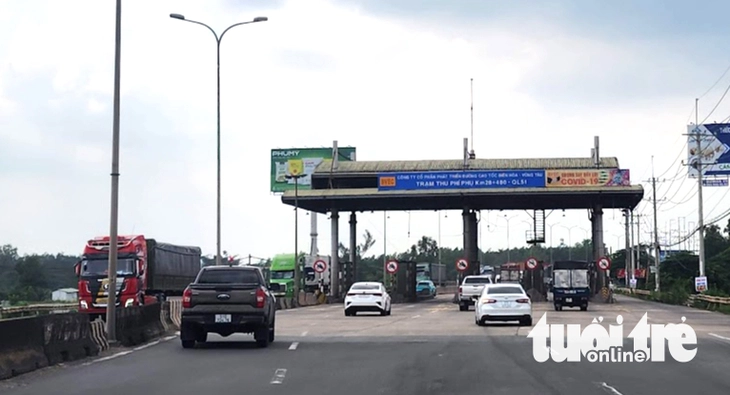 Chủ đầu tư nói không thể tháo dỡ 3 trạm thu phí quốc lộ 51 vì ‘dính nợ’: Cưỡng chế được không? - Ảnh 2.