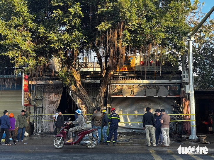 Công an kể lại 5 phút đục tường, đưa 5 nạn nhân trong vụ cháy ra ngoài - Ảnh 3.