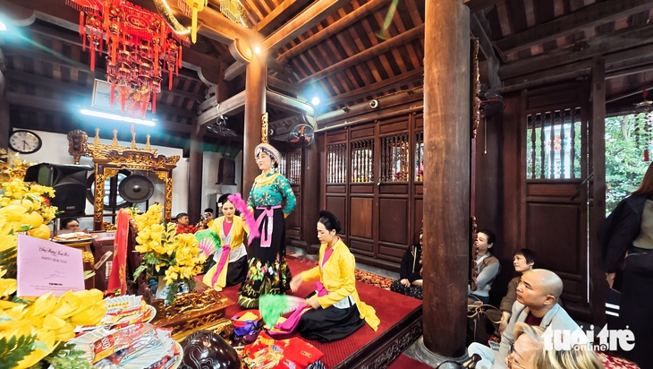 Hoài niệm tuổi thơ cùng tour ‘Hà Nội - chạm miền ký ức’ - Ảnh 4.