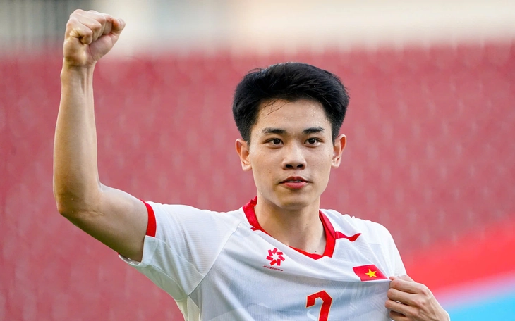 Tại sao Lamine Yamal và các ngôi sao Barca hay băng bó tay ? - Ảnh 2.