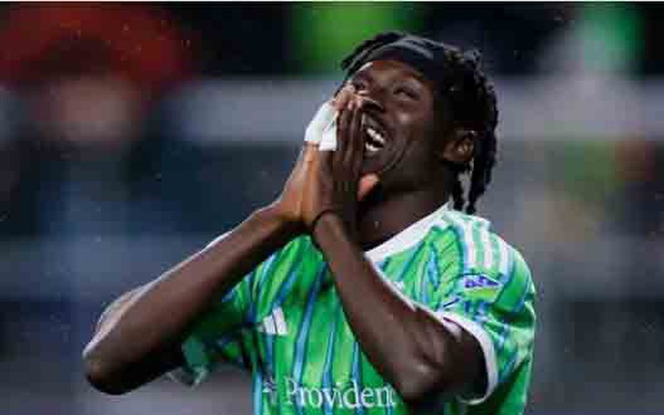 Cảnh sát điều tra vụ cầu thủ tử vong trên sân bóng vì... nuốt đồng xu - Ảnh 2.