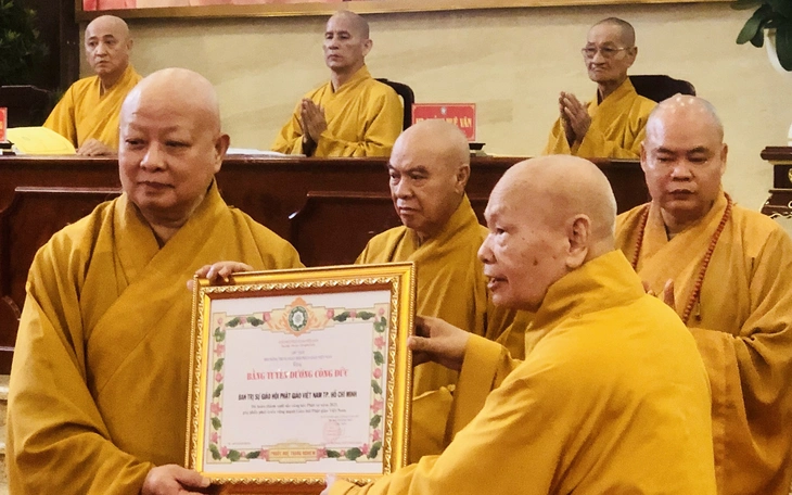 Tăng ni, phật tử TP.HCM học về trí tuệ nhân tạo và chuyển đổi số - Ảnh 5.