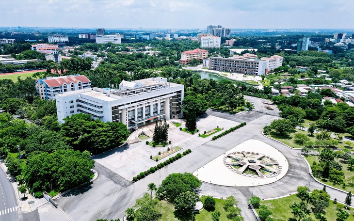 Trình UBND TP.HCM duyệt đề án di dời đại học, cơ sở y tế ra ngoại thành - Ảnh 2.