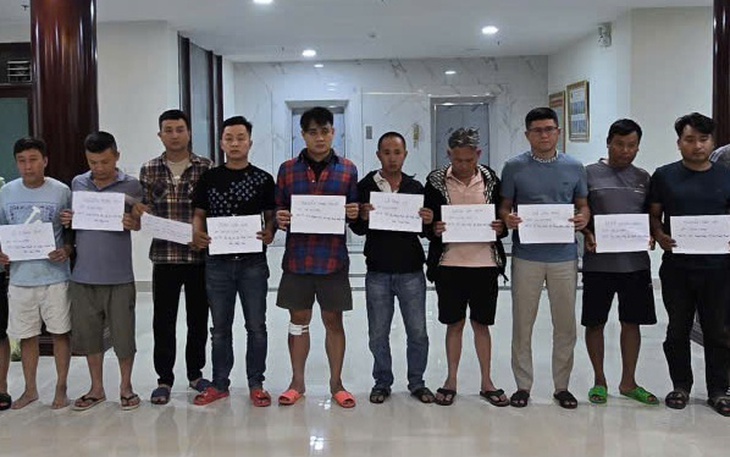 Bắt quả tang nhiều tụ điểm đánh bạc trực tuyến có người nước ngoài ở Nha Trang - Ảnh 2.