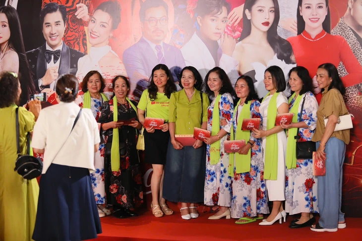 Hồ Văn Cường, Như Quỳnh và gần 20 nghệ sĩ tỏa sáng trong đêm 'Hương sắc giai nhân' - Ảnh 3. Hồ Văn Cường - Ảnh 3.