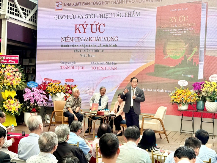 TS Trần Du Lịch ra mắt hồi ký cuộc đời và hành trình nhận thức về mô hình phát triển kinh tế - Ảnh 2.