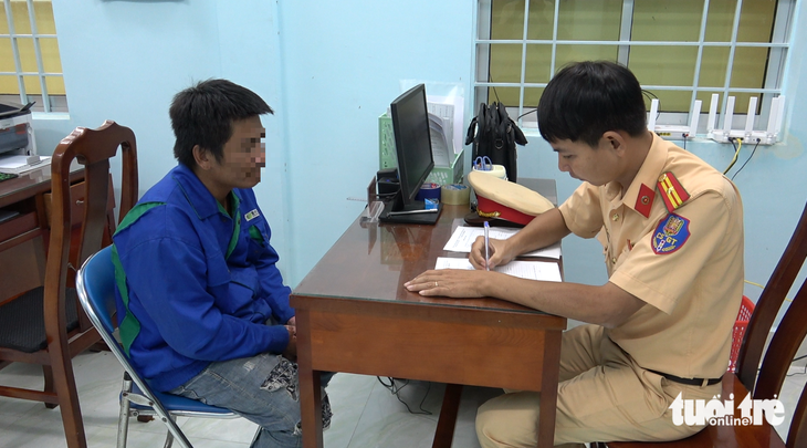 Thuyền trưởng và thuyền viên sử dụng ma túy khi đang lái sà lan - Ảnh 2.