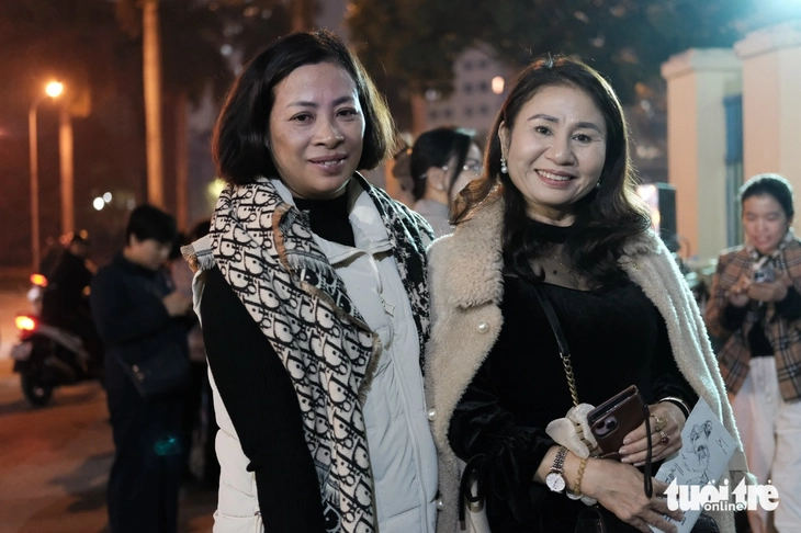 Khán giả tức giận vì đứng đợi, 20h31 concert Về đây bốn cánh chim trời mới báo hoãn - Ảnh 5.