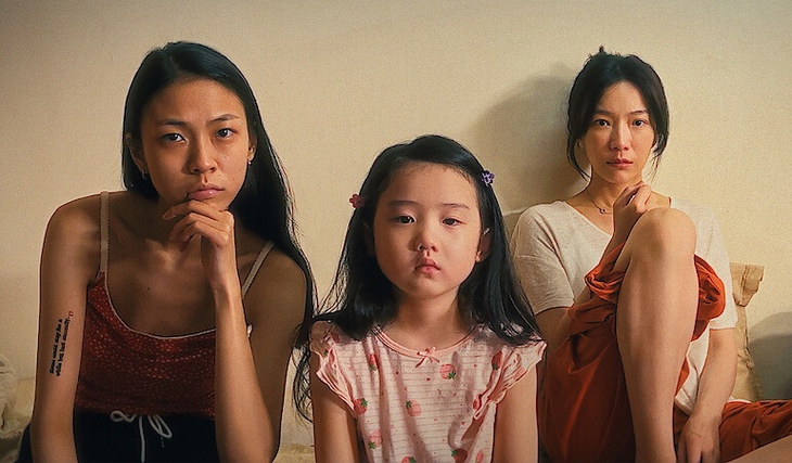 Left-Handed Girl - Ảnh 5.