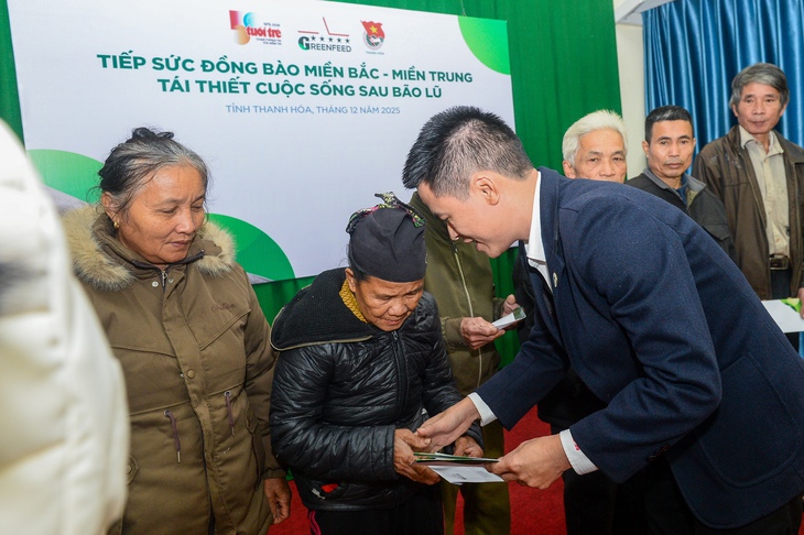 Báo Tuổi Trẻ và GREENFEED giúp đồng bào vùng cao tái thiết sau bão lũ - Ảnh 4.