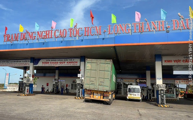 Tranh chấp bán xăng dầu kéo dài ở trạm dừng cao tốc - Ảnh 2.