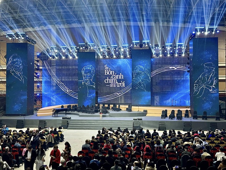 Vì sao show 'Về đây bốn cánh chim trời' hủy phút chót? - Ảnh 1.