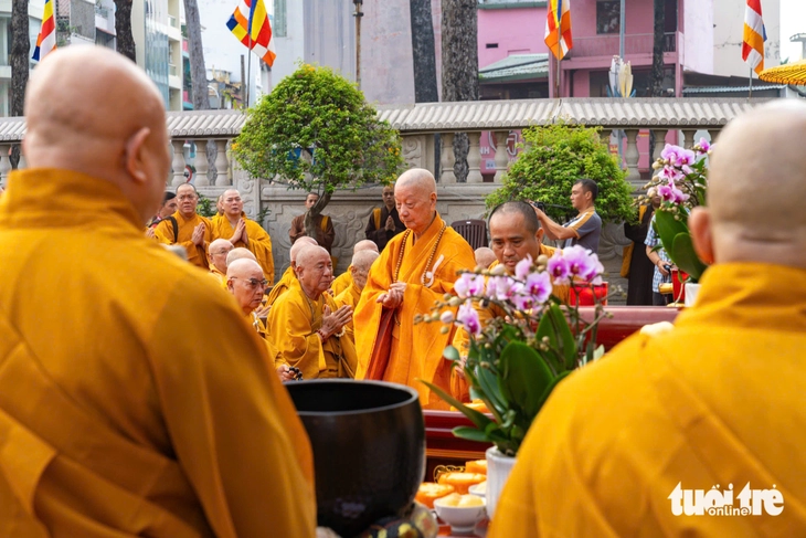 An vị vĩnh viễn xá lợi trái tim Bồ tát Thích Quảng Đức tại Việt Nam Quốc Tự - Ảnh 4. Lễ an vị vĩnh viễn xá lợi trái tim Bồ tát Thích Quảng Đức tại Việt Nam Quốc Tự - Ảnh 4.
