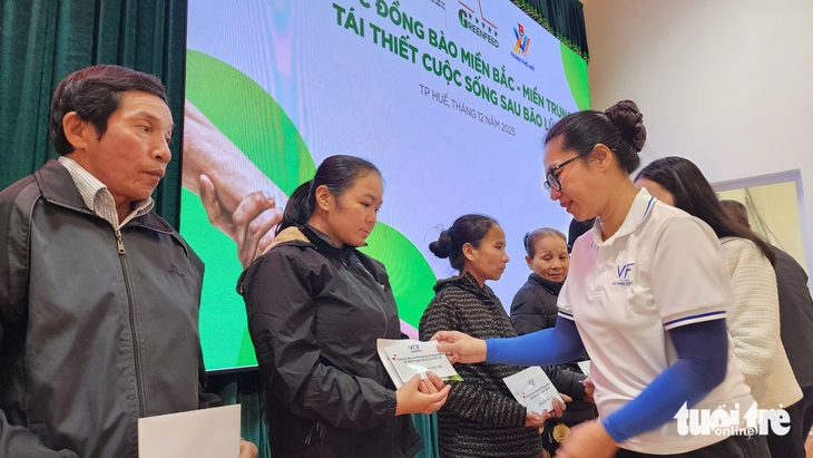 GREENFEED Việt Nam cùng báo Tuổi Trẻ tiếp sức cho bà con vùng lũ xứ Huế - Ảnh 6.