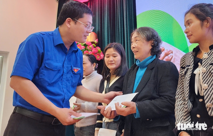 GREENFEED Việt Nam cùng báo Tuổi Trẻ tiếp sức cho bà con vùng lũ xứ Huế - Ảnh 7.