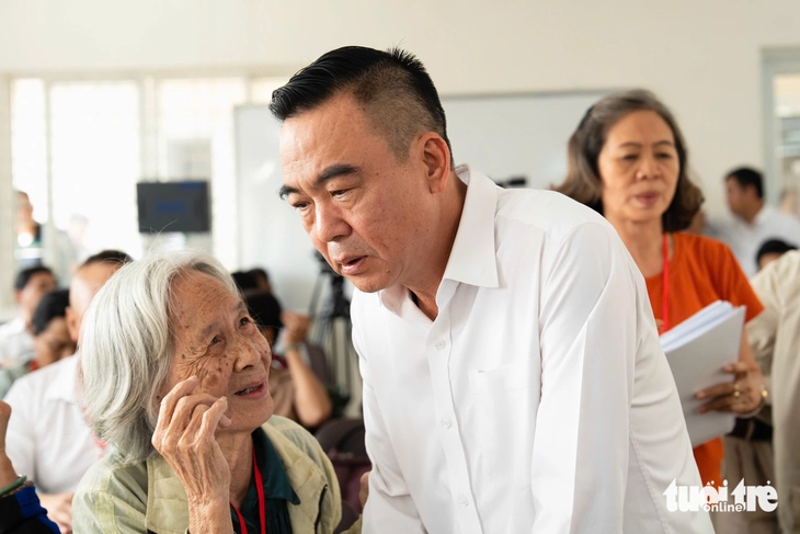 Chủ tịch UBND TP.HCM tiếp người dân Khu đô thị mới Thủ Thiêm - Ảnh 4. Chủ tịch UBND TP.HCM Nguyễn Văn Được tiếp người dân khu đô thị mới Thủ Thiêm - Ảnh 4.