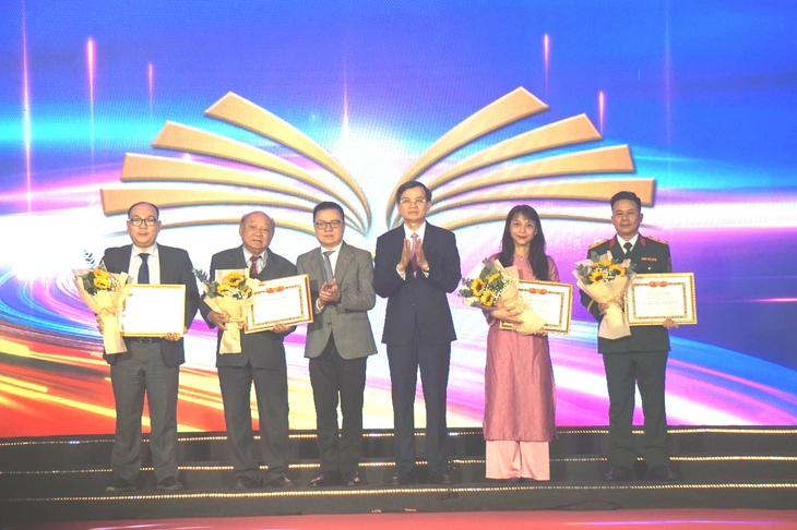 Tặng thưởng các tác phẩm lý luận, phê bình văn học, nghệ thuật năm nay đã có giải A - Ảnh 2.
