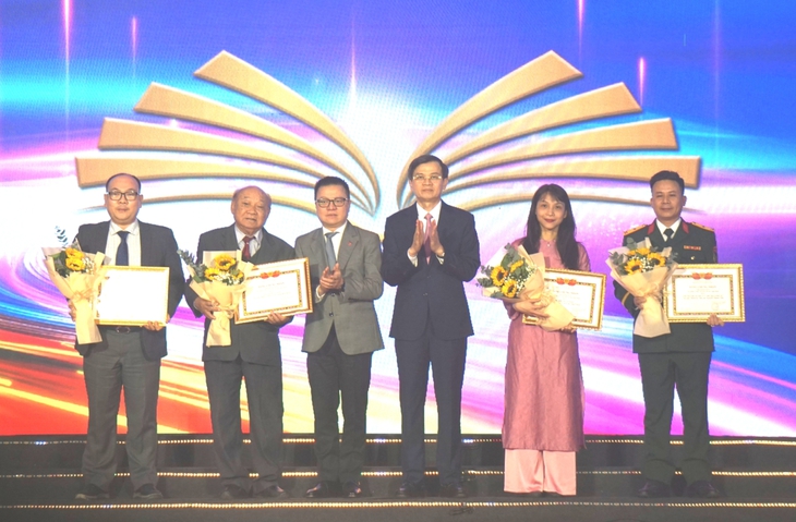 Tặng thưởng các tác phẩm lý luận, phê bình văn học, nghệ thuật năm nay đã có giải A - Ảnh 2.